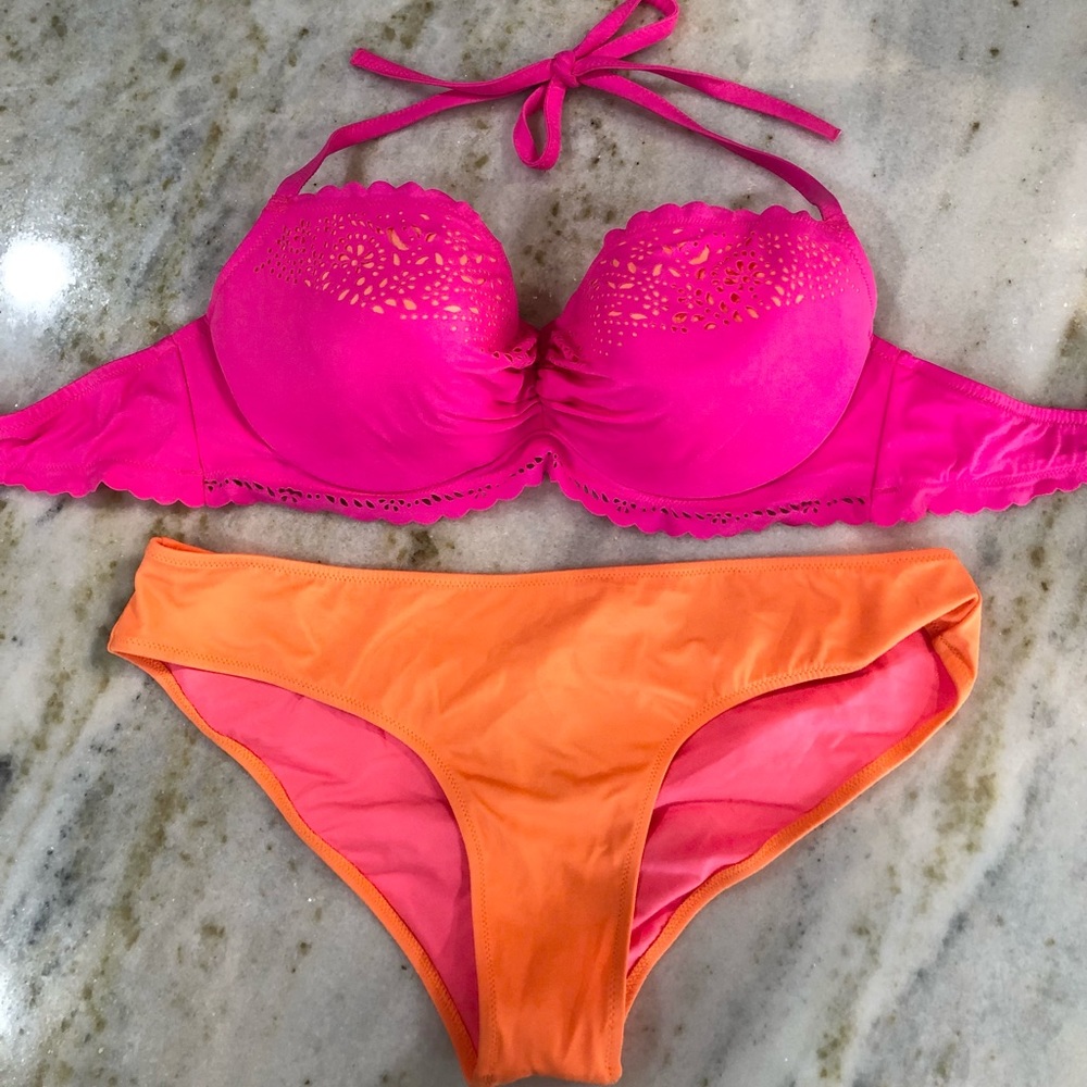 Victoria’s Secret bikini set. Top 36D, bottom size large. Excellent condition.